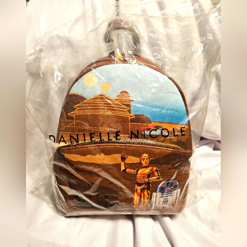 BRAND NEW Danielle Nicole DISNEY Star Wars Droids 3-CPO R2-D2 Backpack L…
